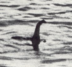 Esta foto dió la vuelta al mundo, se dijo que era Nessie, el monstruo del Lago Ness